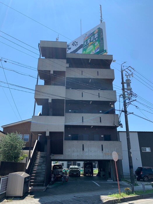 アベニュ－諏訪の物件外観写真