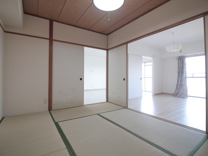 ジュネス青山の物件内観写真