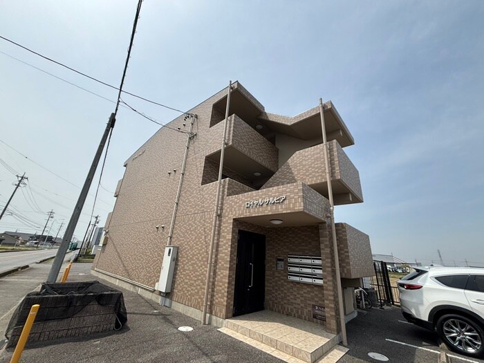 ロイヤルサルビアの物件外観写真