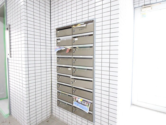 フローレスタナベの物件外観写真