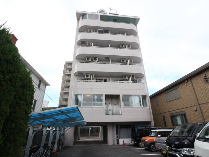 フローレスタナベの物件外観写真