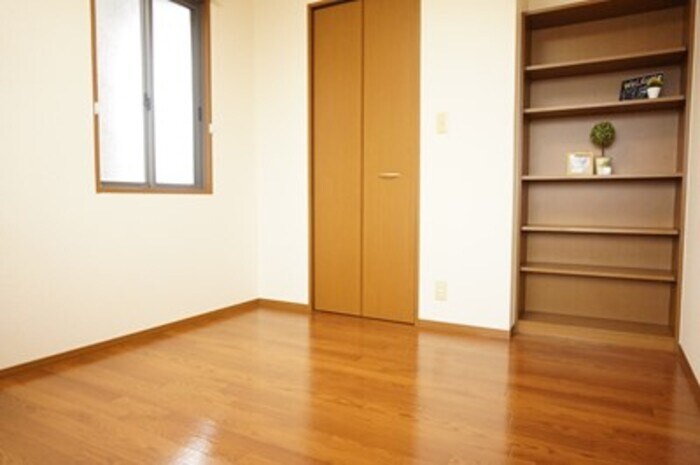 パイン・ウォールの物件内観写真