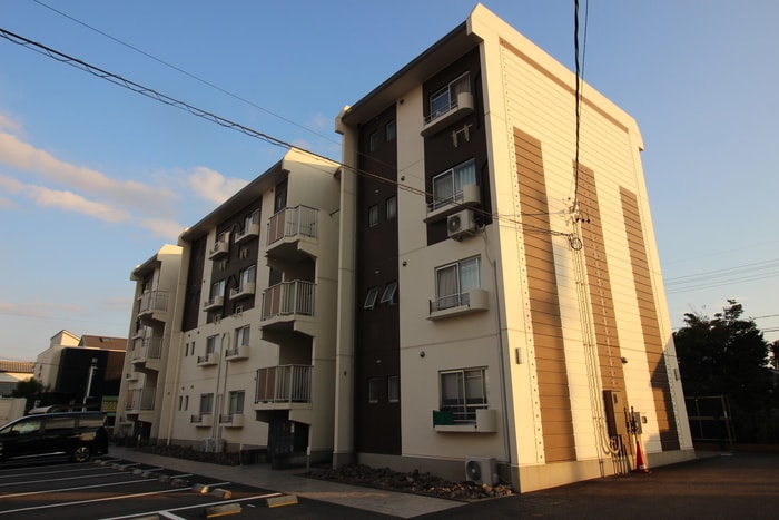 エル　ブルックの物件外観写真