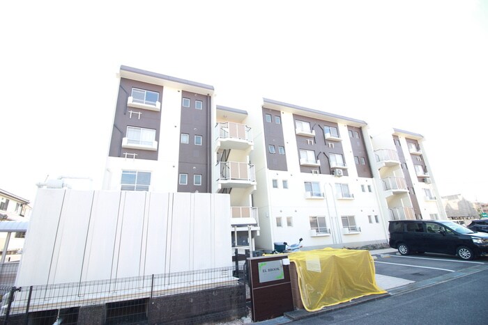 エル　ブルックの物件外観写真