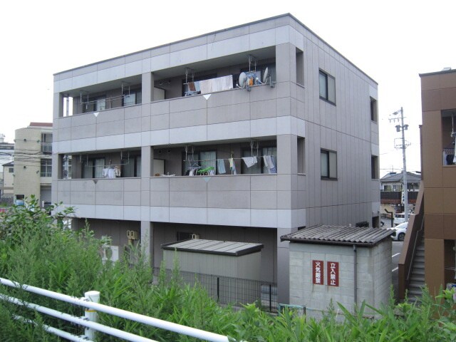 グランディスの物件外観写真