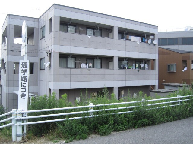 グランディスの物件外観写真