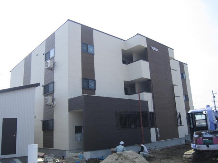 レーヴ稲沢の物件外観写真