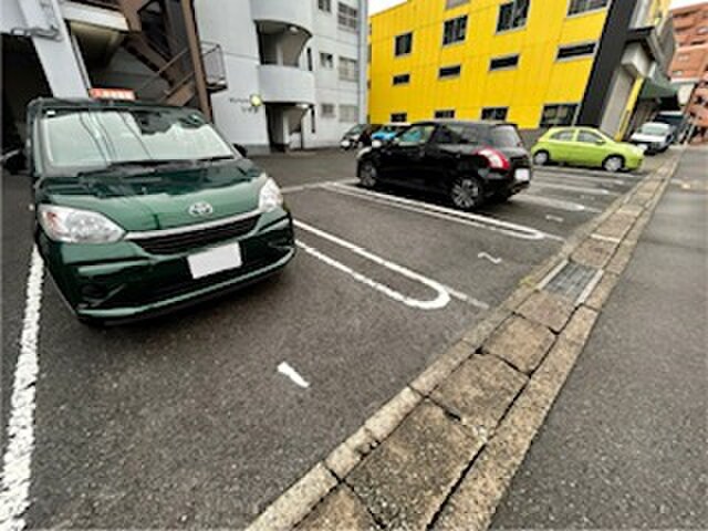 サンハイツいずみの物件外観写真