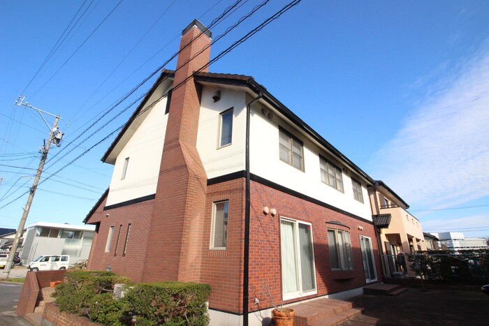 梅坪町戸建住宅の物件外観写真