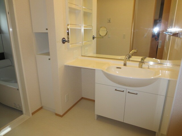 アンダーフォレストⅢの物件内観写真