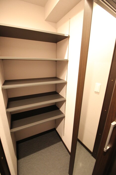 ロイヤルスクエア徳川の物件内観写真