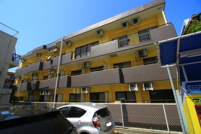 湯口マンションの物件外観写真