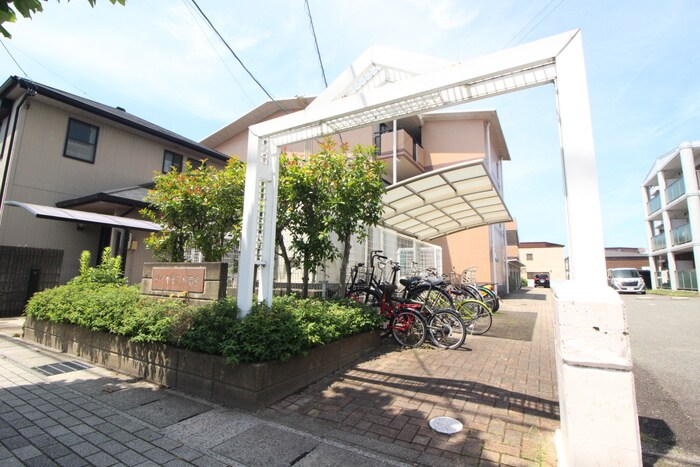 ダイヤモンド岩倉の物件外観写真