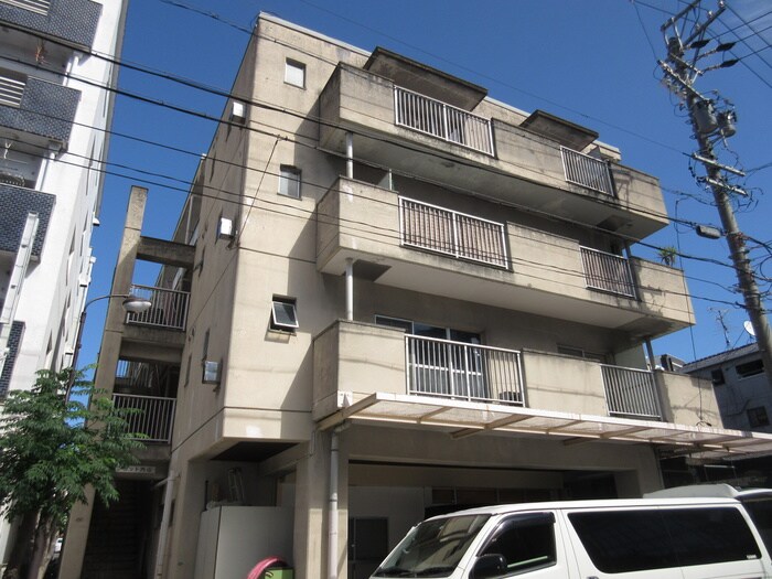 フラット内山の物件外観写真