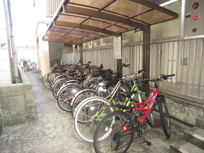 フラット内山の物件外観写真