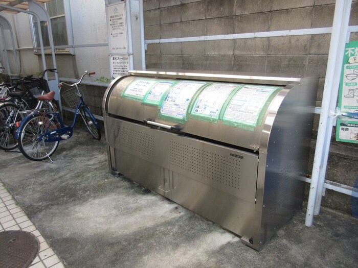 フラット内山の物件外観写真