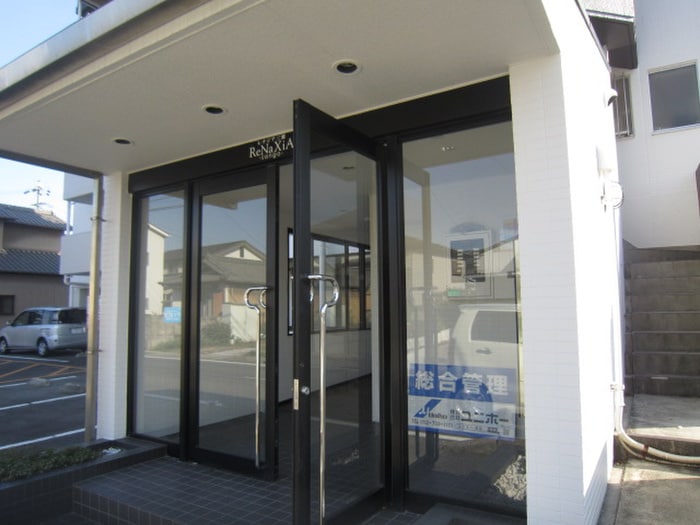 レナジア三郷の物件外観写真