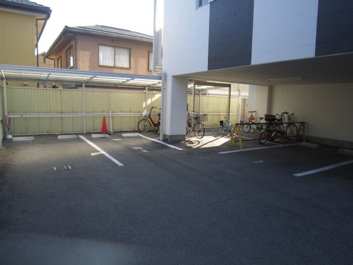 レナジア三郷の物件外観写真