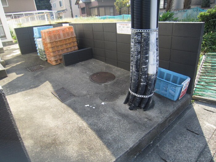 レナジア三郷の物件外観写真