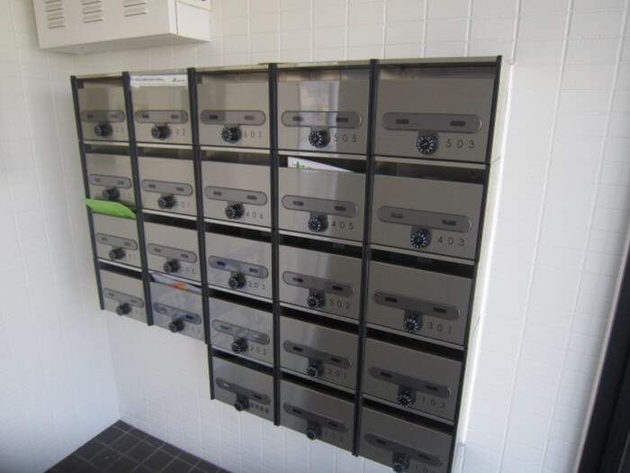 レナジア三郷の物件外観写真