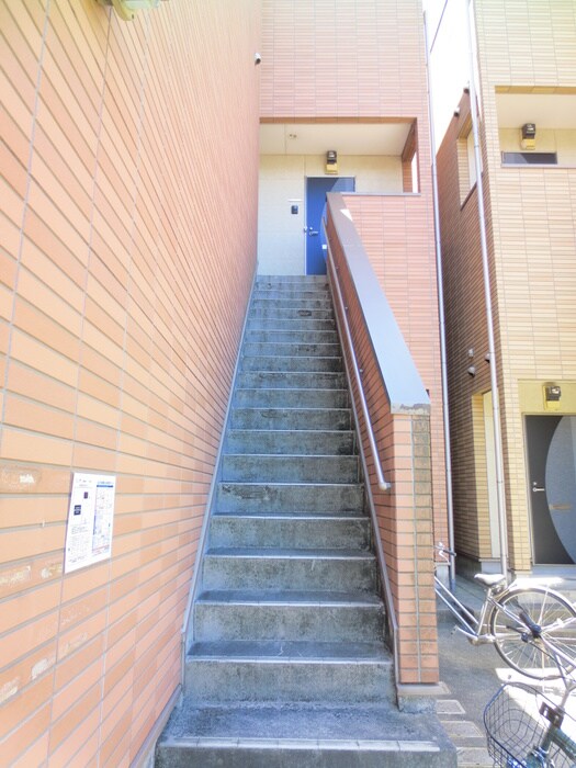 タウンコート高畑の物件外観写真