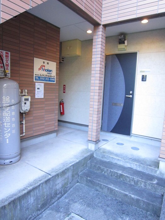 タウンコート高畑の物件外観写真