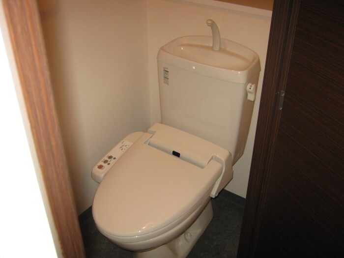 ロイジェント栄の物件内観写真