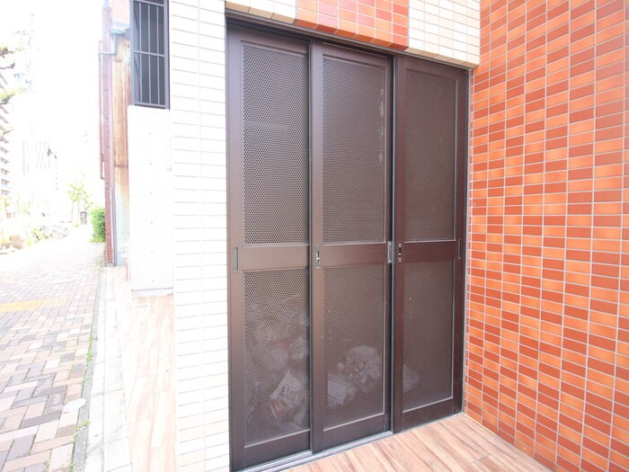 ヴィラエーデル名駅の物件外観写真