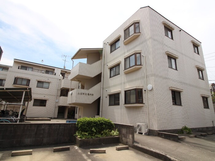 ルピネス亀の井の物件外観写真