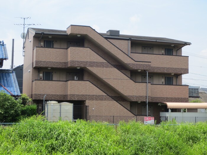 ルミエールＥの物件外観写真