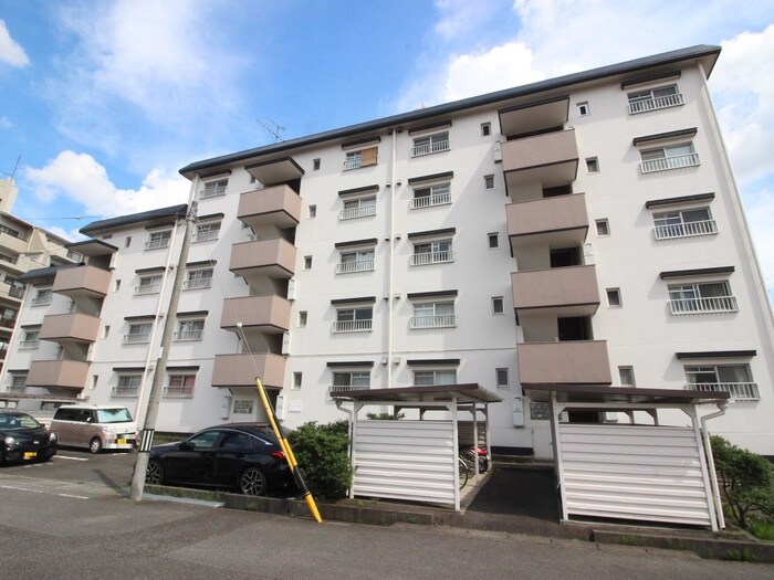 サンメゾン一ツ木の物件外観写真