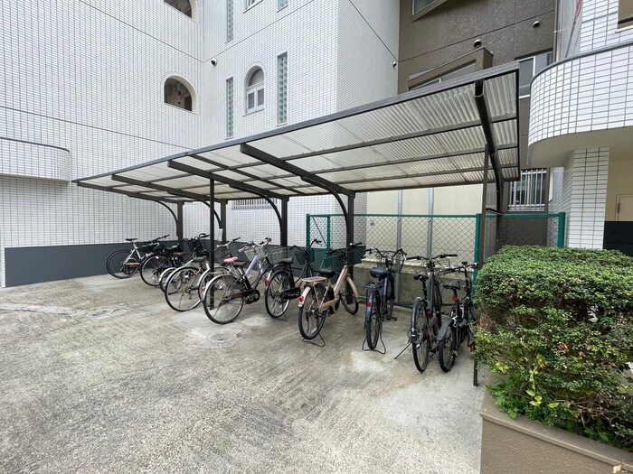 本通マンションの物件外観写真