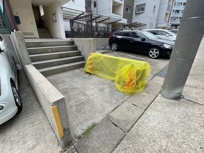 本通マンションの物件外観写真