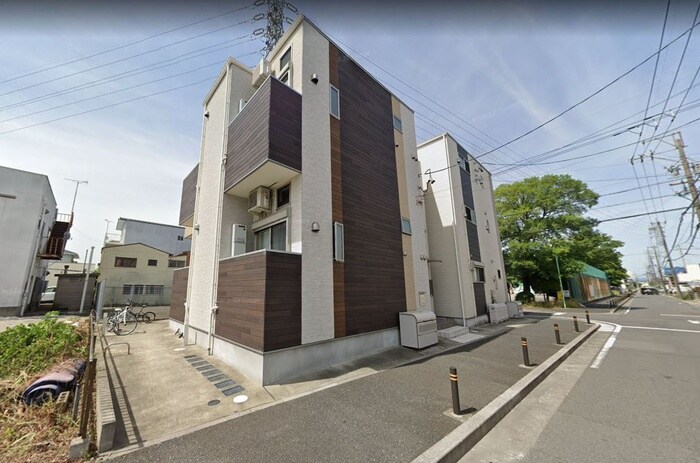 ユグドラシル高畑の物件外観写真