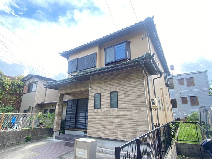 高間町貸家の物件外観写真