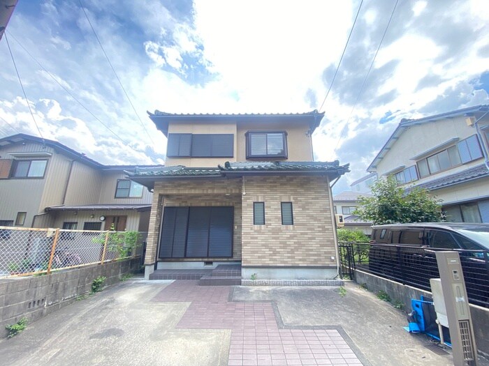 高間町貸家の物件外観写真