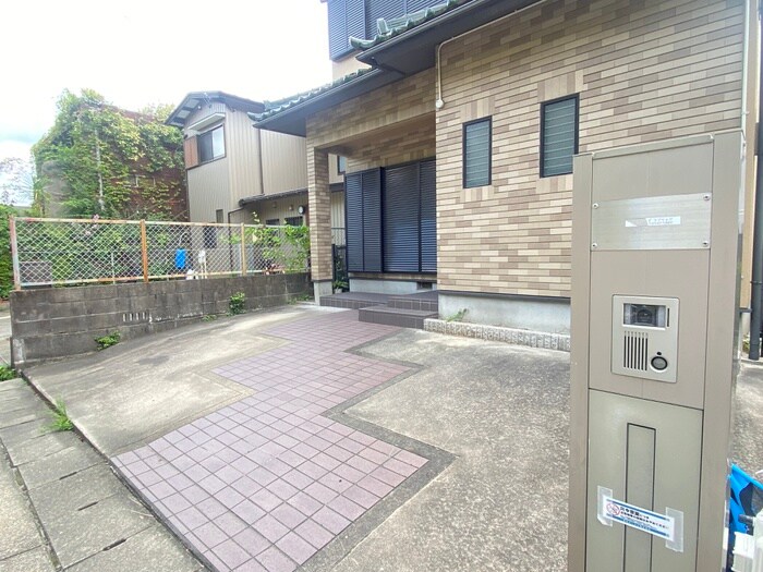 高間町貸家の物件外観写真