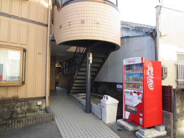 藤二番館の物件外観写真