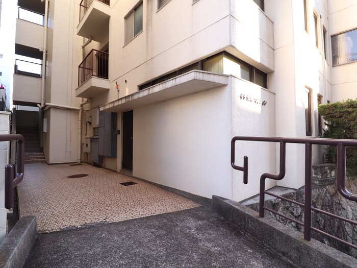 イナガキマンションの物件外観写真