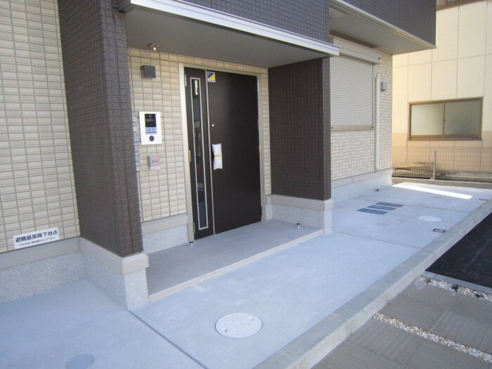 イースト　フィールドの物件外観写真