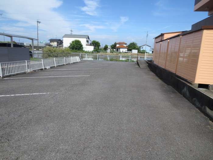 ラフォ－レの物件外観写真