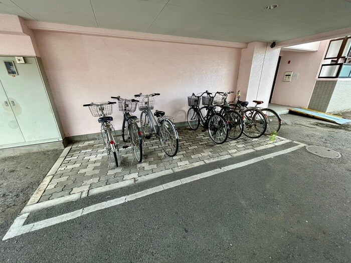 カ－ムダウン喜多山の物件外観写真