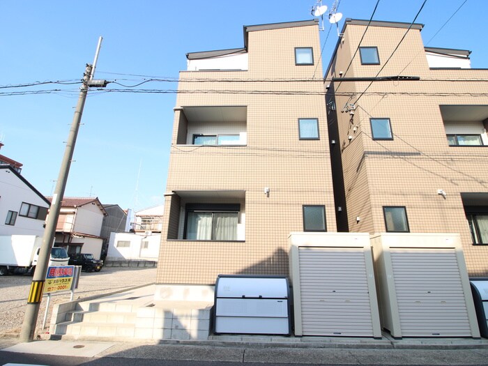 ROBOT HOUSE 守山A棟の物件外観写真