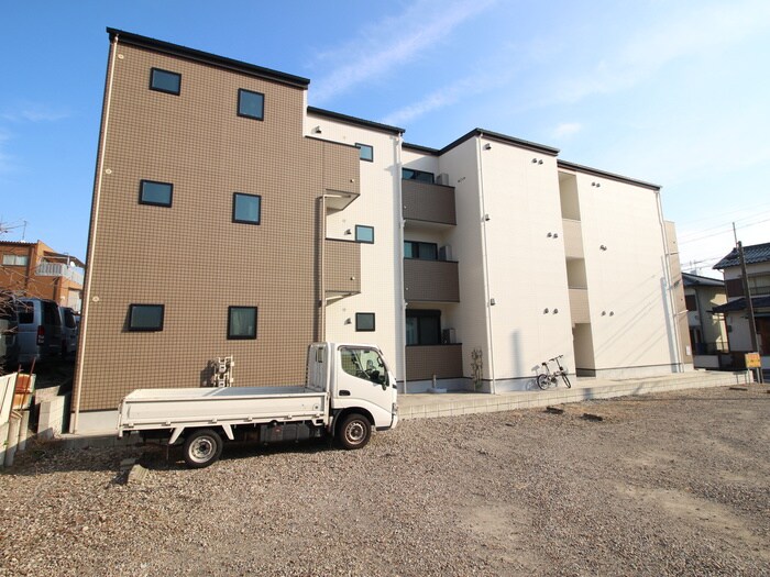 ROBOT HOUSE 守山A棟の物件外観写真