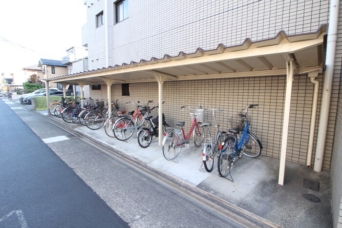 グランドール横前の物件外観写真