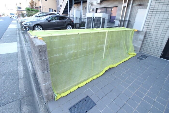 グランドール横前の物件外観写真