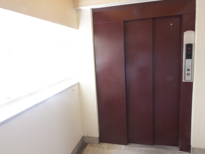 サンパークマンションの物件外観写真