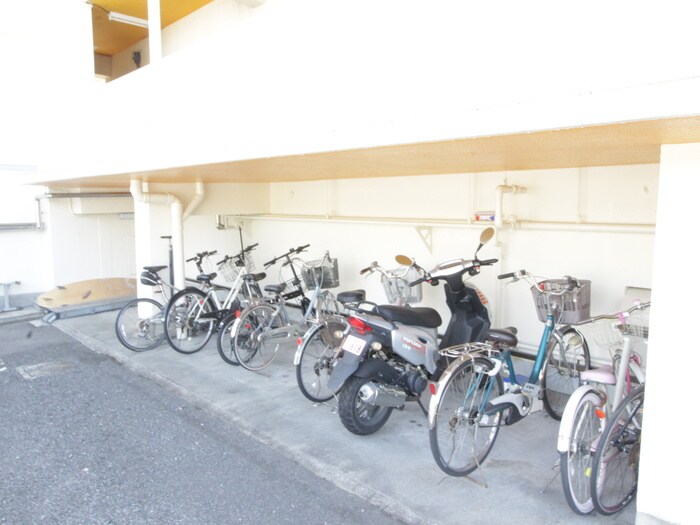 サンパークマンションの物件外観写真