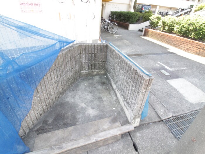 サンパークマンションの物件外観写真