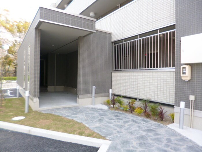 グランクロワールの物件外観写真